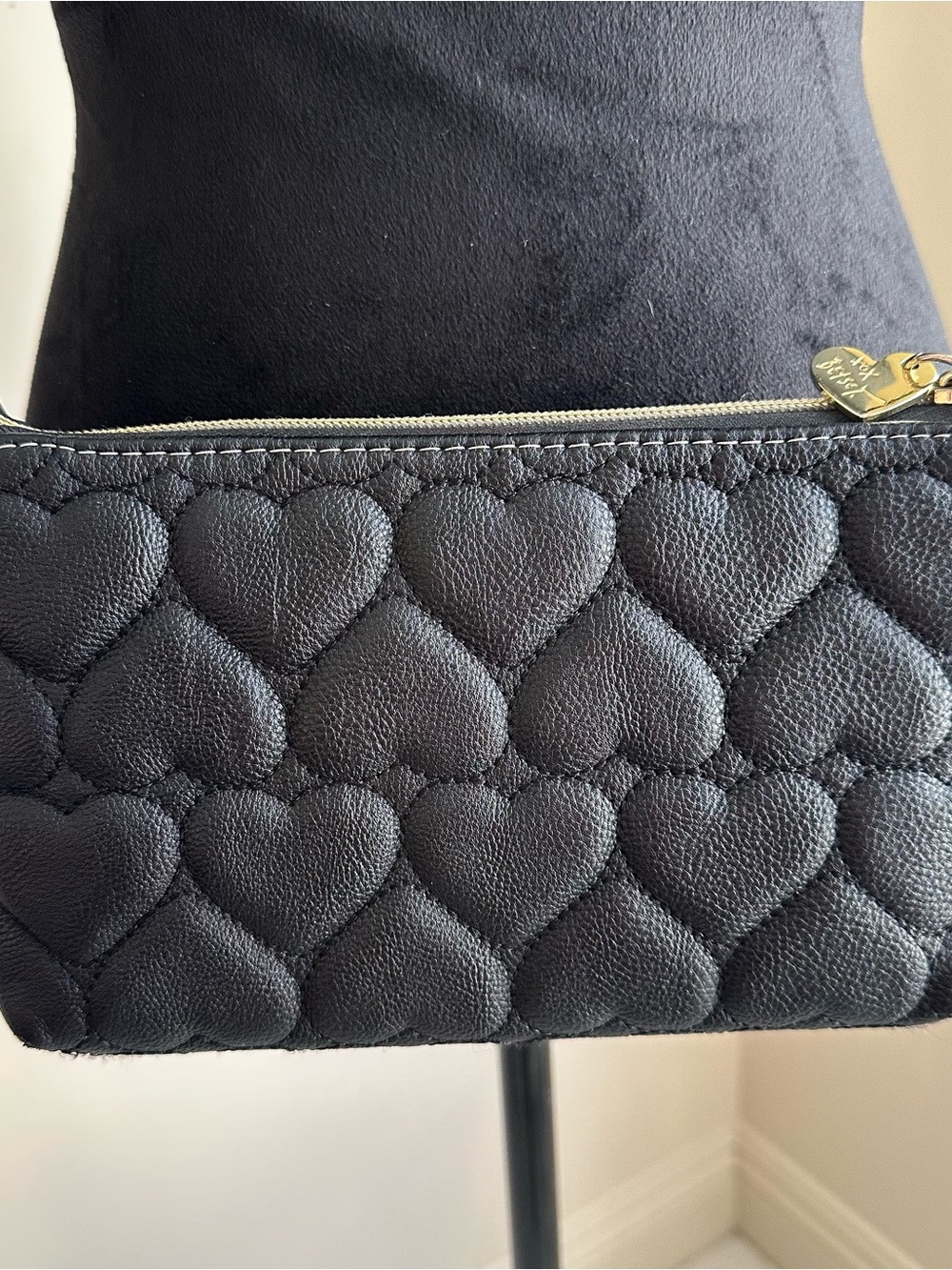 Betsy Johnson Quilted Heart Crossbody Purse Chain Strap Bag - Beige & Black - Picture 8 of 10